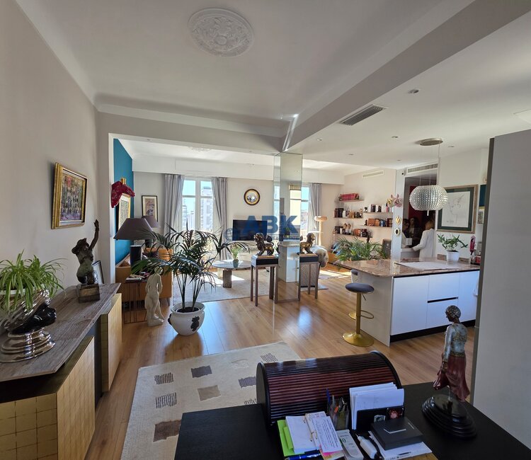 MAGNIFIQUE APPARTEMENT BOURGEOIS EN PENTHOUSE VUE MER