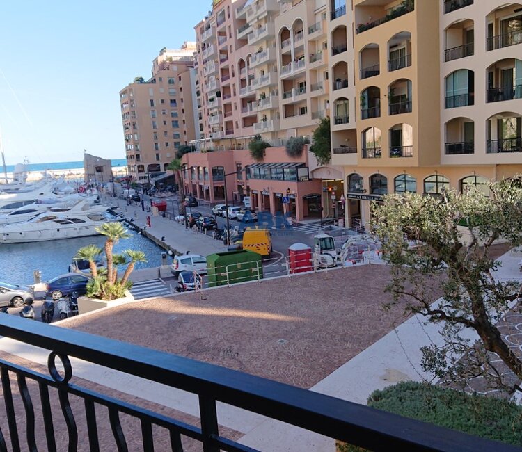 FONTVIEILLE - AGREABLE STUDIO A LOUER