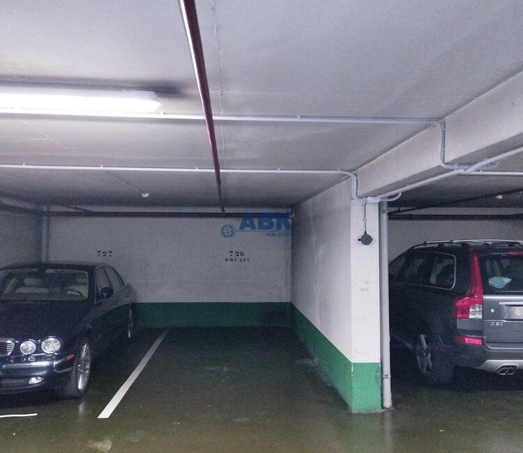 LES LIGURES - GRAND PARKING A LOUER