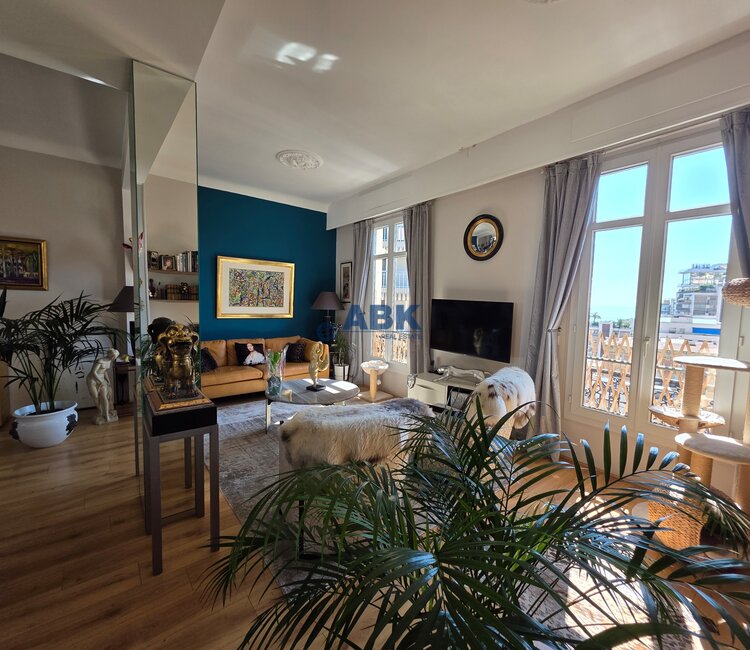 MAGNIFIQUE APPARTEMENT BOURGEOIS VUE MER