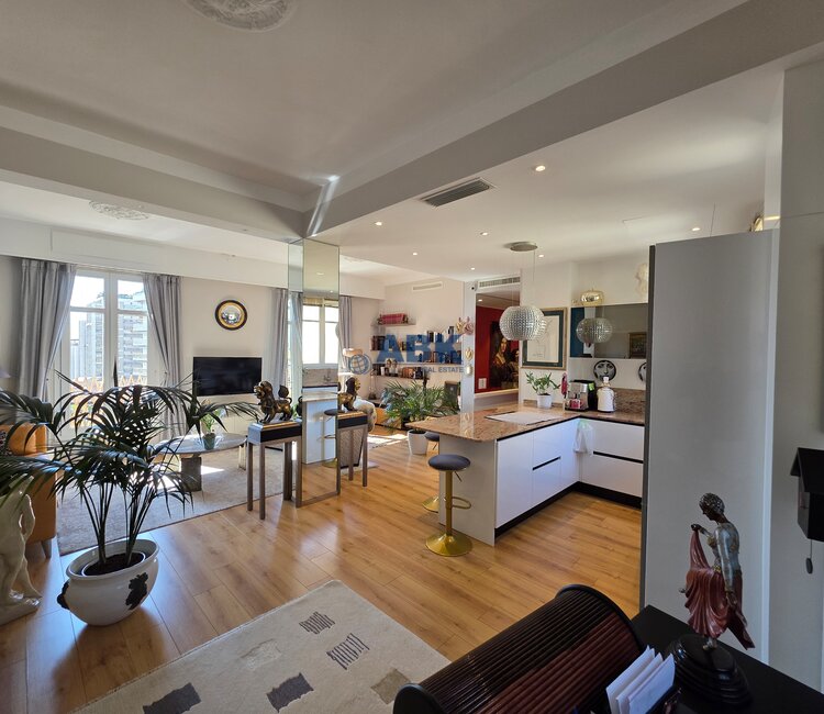 MAGNIFIQUE APPARTEMENT BOURGEOIS EN PENTHOUSE VUE MER