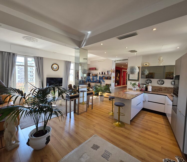 MAGNIFIQUE APPARTEMENT BOURGEOIS EN PENTHOUSE VUE MER