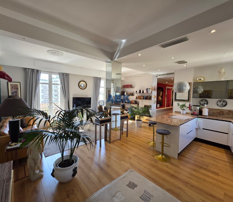 MAGNIFIQUE APPARTEMENT BOURGEOIS VUE MER
