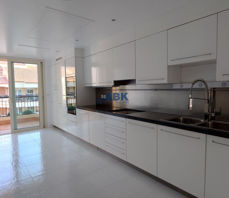 FONTVIEILLE - MAGNIFIQUE APPARTEMENT AVEC PISCINE PRIVEE