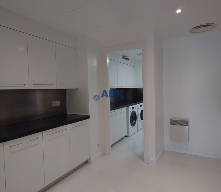 FONTVIEILLE - MAGNIFIQUE APPARTEMENT AVEC PISCINE PRIVEE