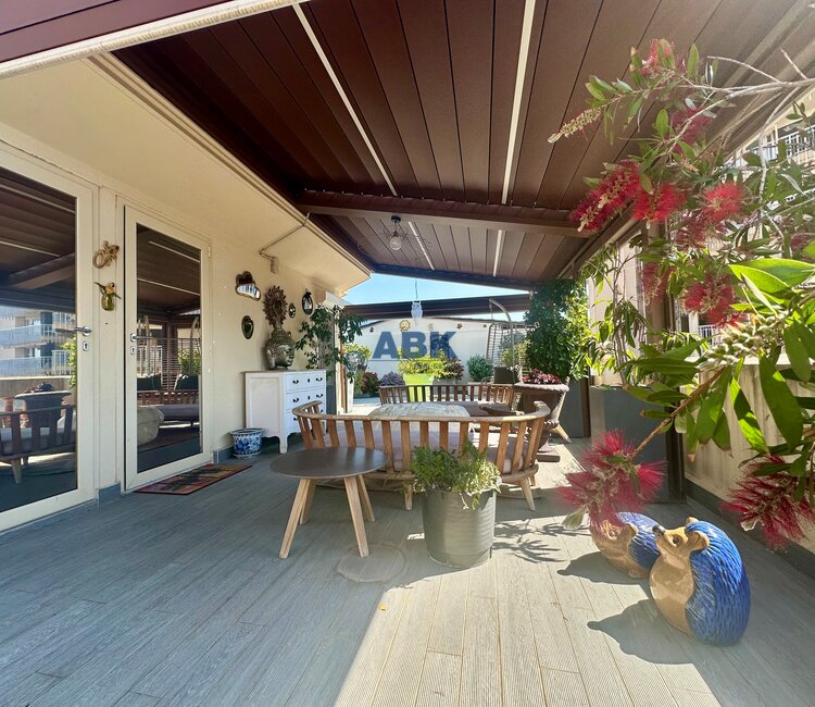 MAGNIFIQUE APPARTEMENT BOURGEOIS EN PENTHOUSE VUE MER