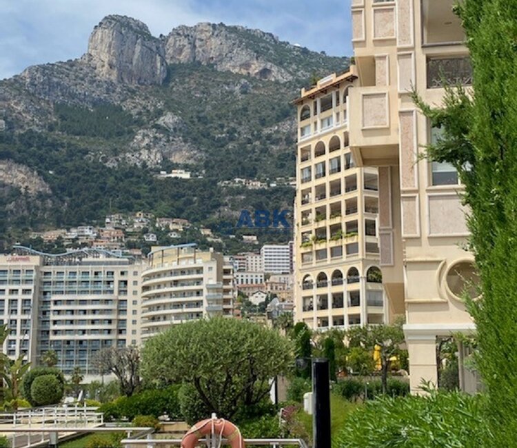 FONTVIEILLE - SPACIEUX 4 PIECES A LOUER