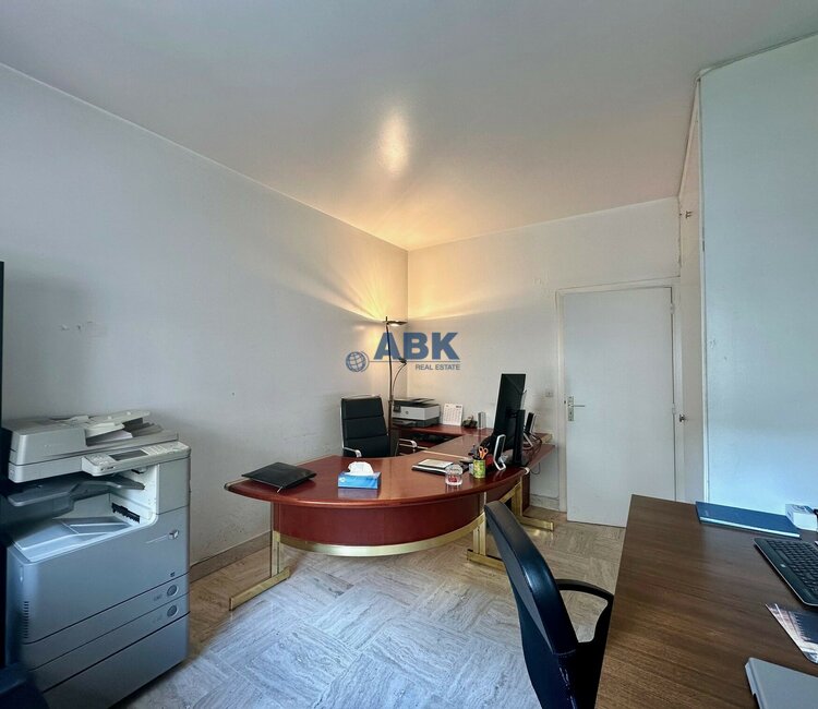 STUDIO OR OFFICE FOR SALE