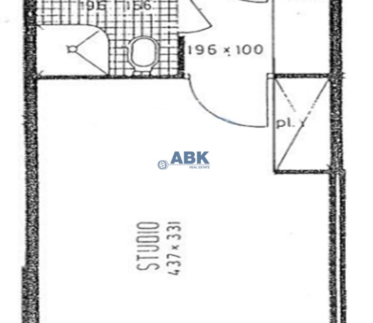 STUDIO OR OFFICE FOR SALE