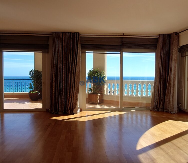 FONTVIEILLE - MAGNIFIQUE APPARTEMENT AVEC PISCINE PRIVEE