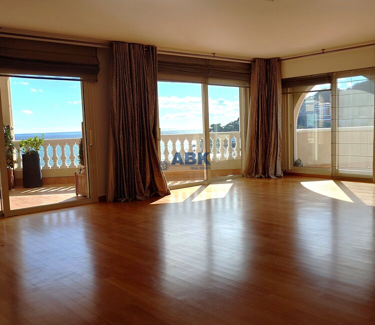 FONTVIEILLE - MAGNIFIQUE APPARTEMENT AVEC PISCINE PRIVEE