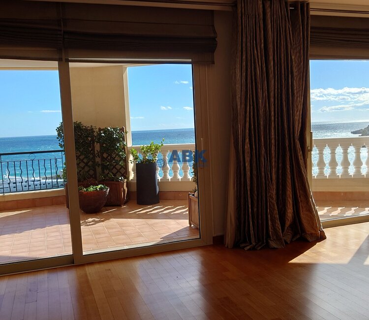 FONTVIEILLE - MAGNIFIQUE APPARTEMENT AVEC PISCINE PRIVEE